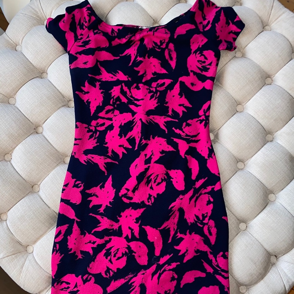 Dresses - Picture 5 of 8